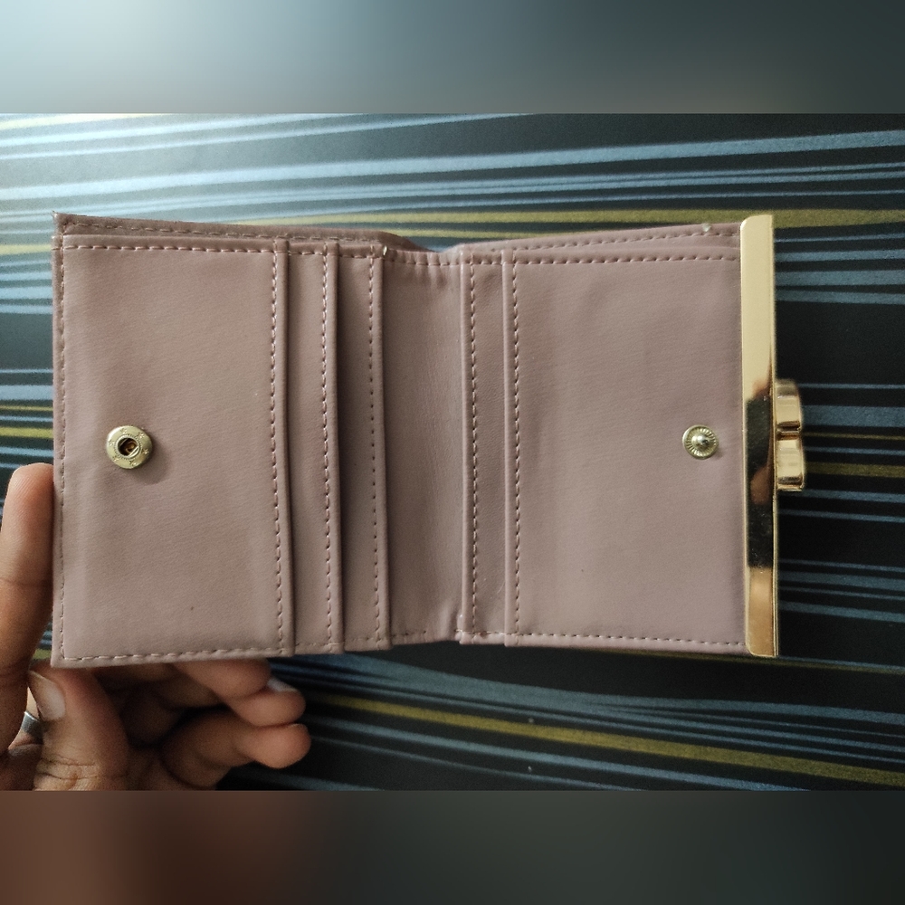 Accessorize London Bi Fold Wallet - Picture 5 of 9